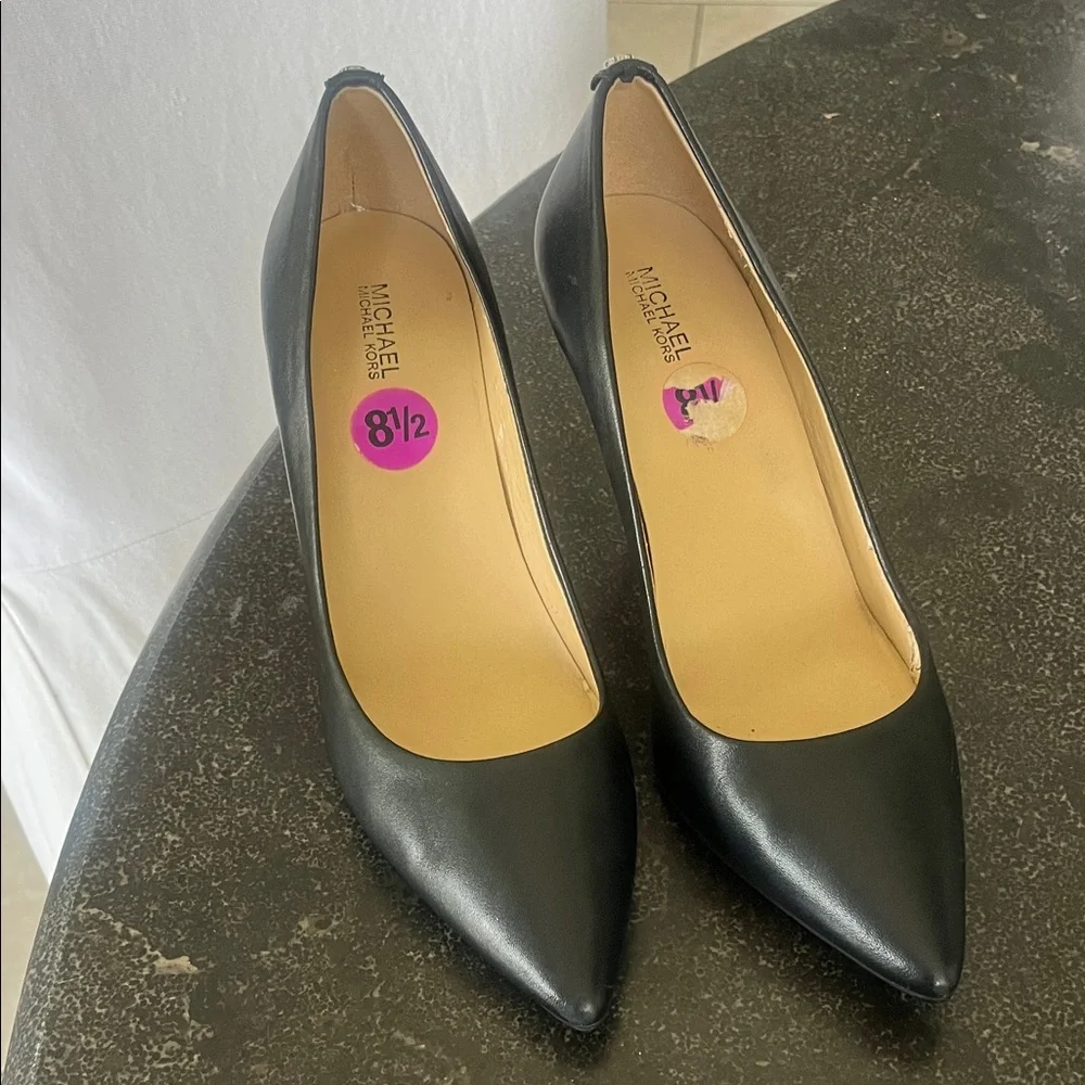 EUC Michael Kors Black leather 3” Pointed Toe Heels 8.5
